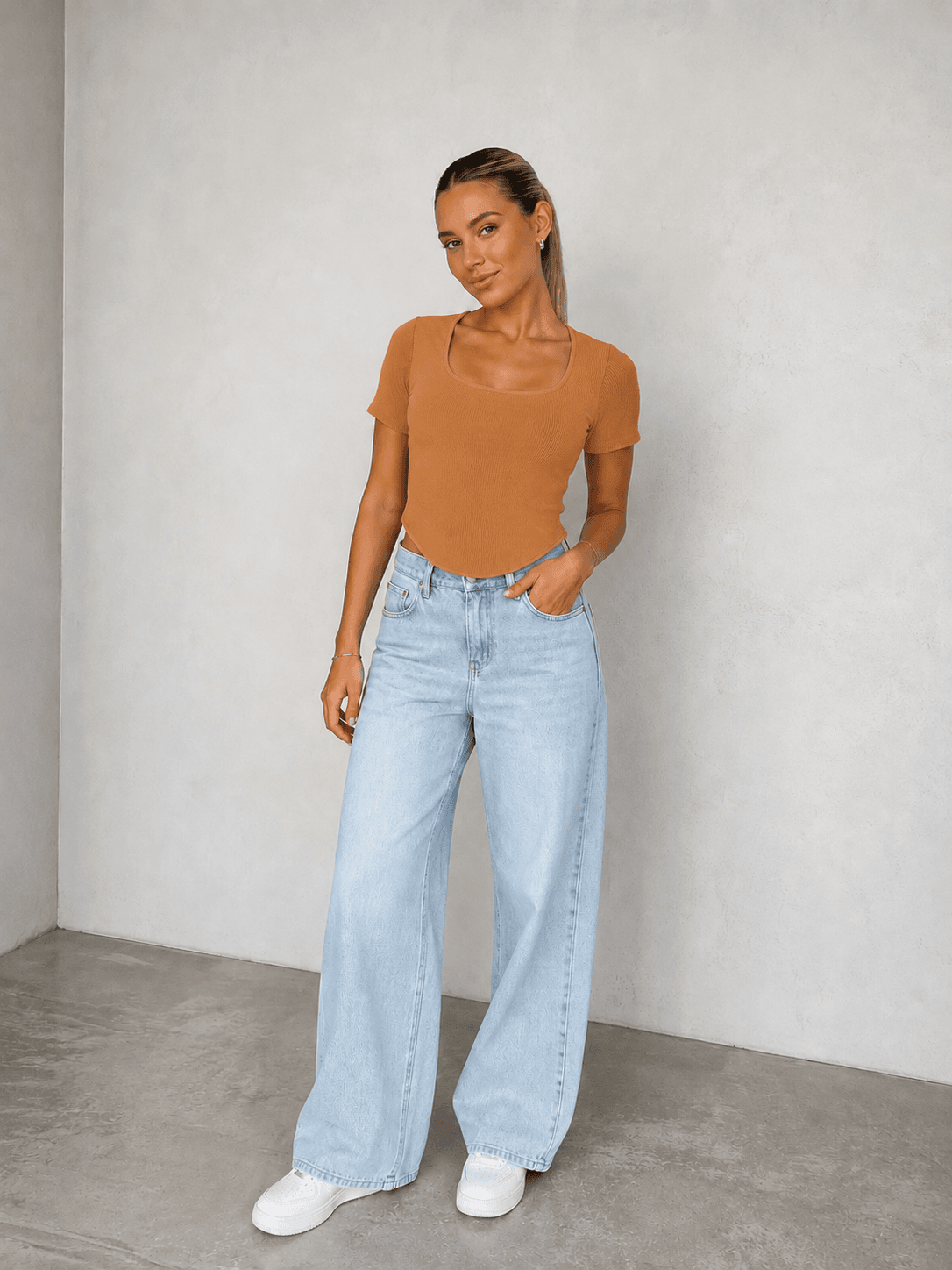 Elva Tee